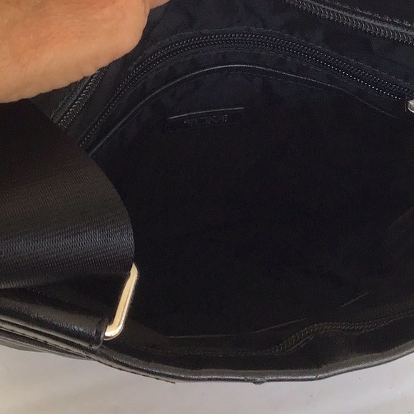 TUMI BLACK LEATHER VOYAGEUR CROSSBODY BAG - Picture 11 of 17